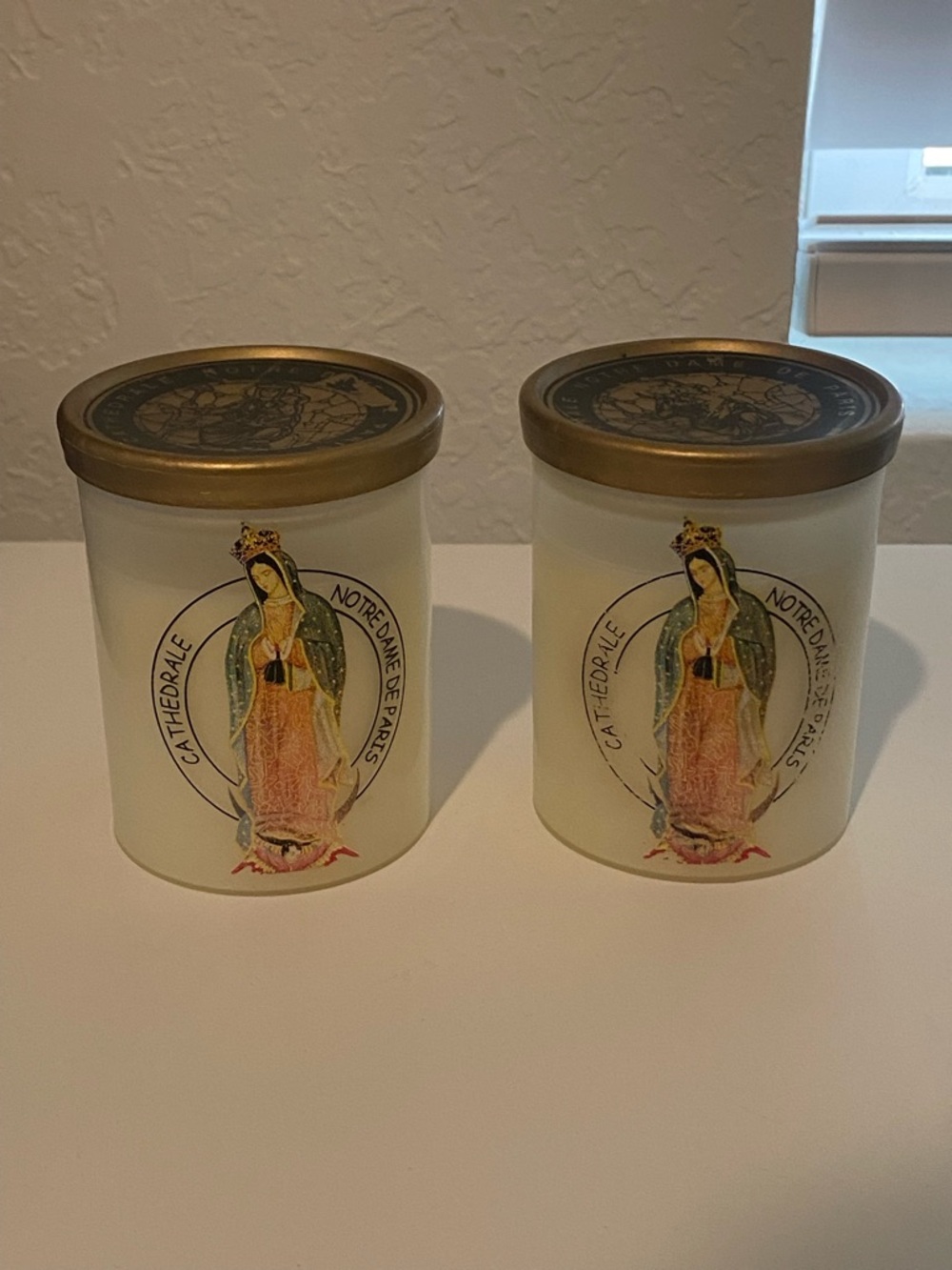 Notre Dame de Paris Scented Candle Set with Gold Lids - White